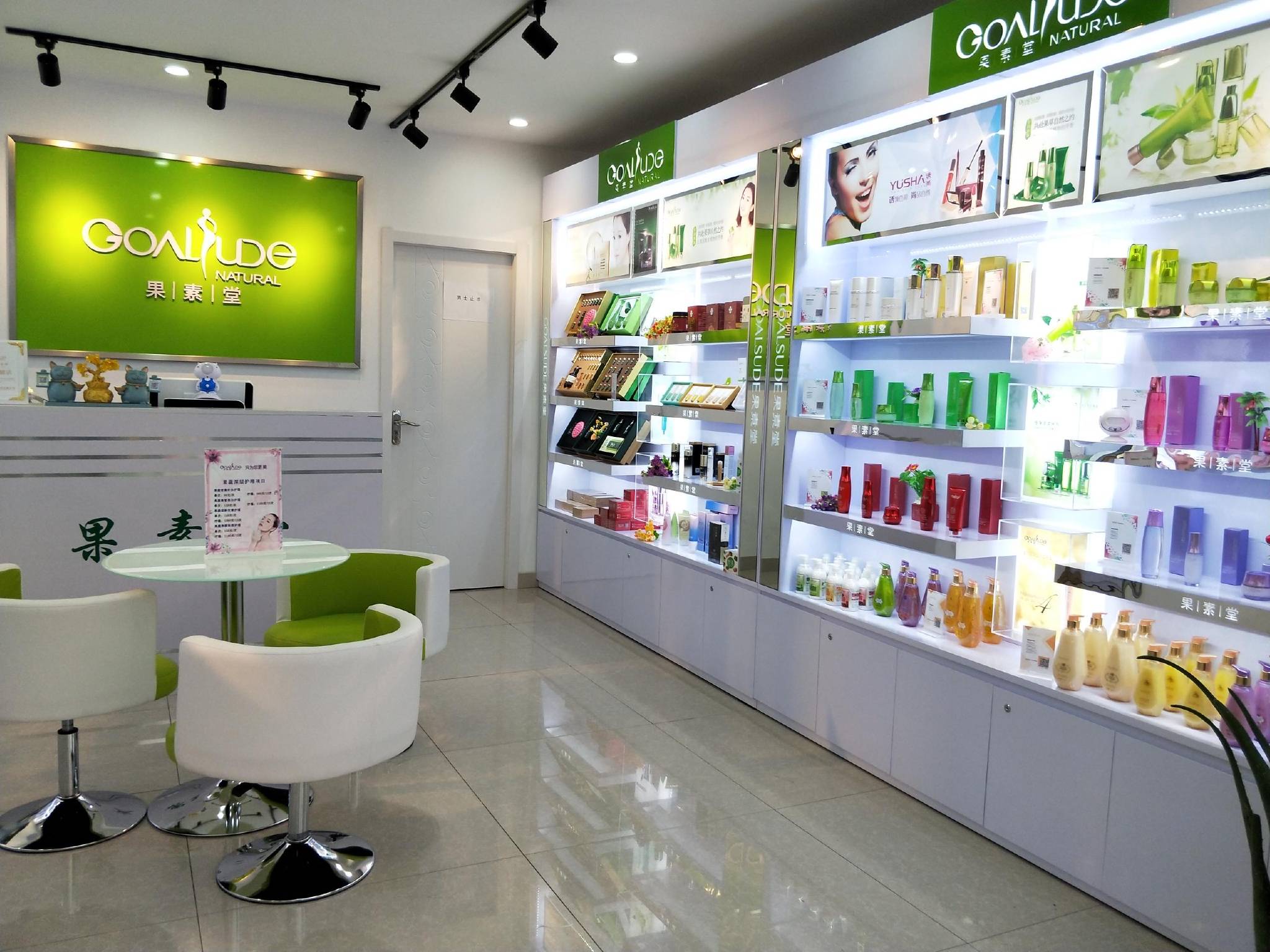 预算10万适合女性独自经营的化妆品零售店