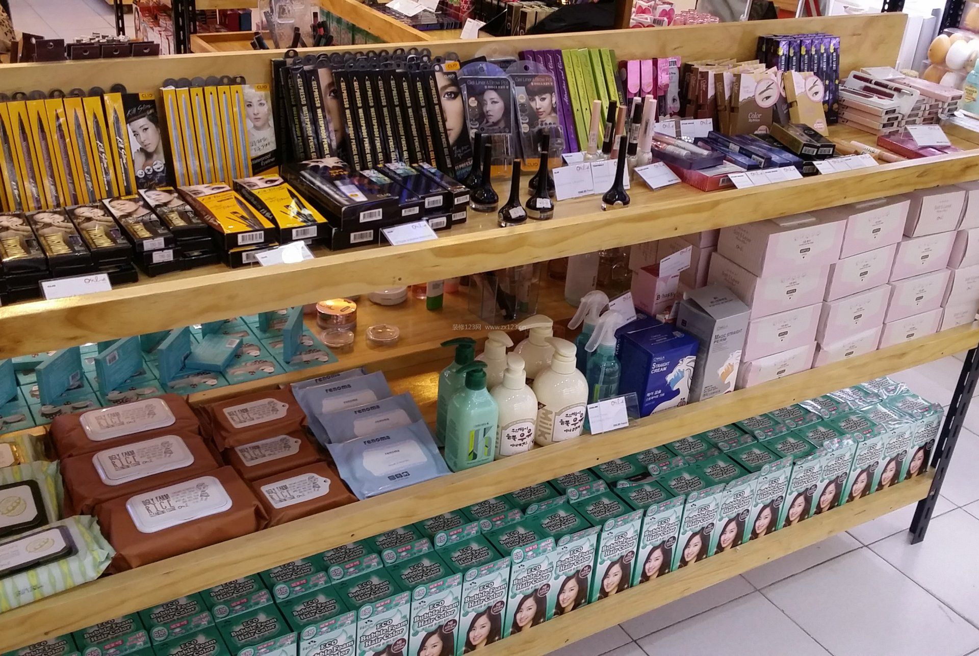 融合时尚与美学 2021小型化妆品店面与服装服饰零售空间室内装修灵感集